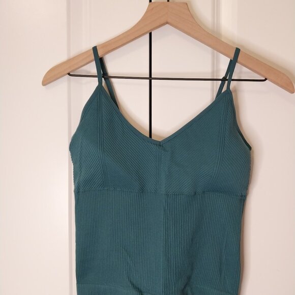 No Boundaries Seamless V-Neck Cami - Picture 2 of 6